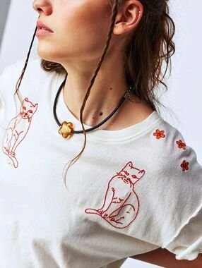 Blue Velvet Cat Embroidered White Short-Sleeve Tee
